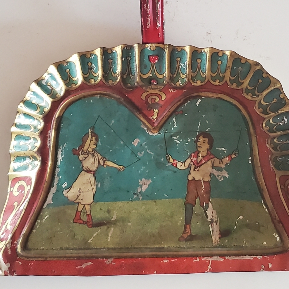 Antique Victorian Tin Litho Toy Dust Pan - Picture 3 of 9